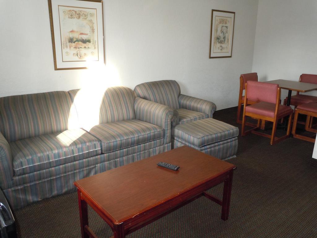 Travelodge By Wyndham Grand Rapids North Walker Exterior foto