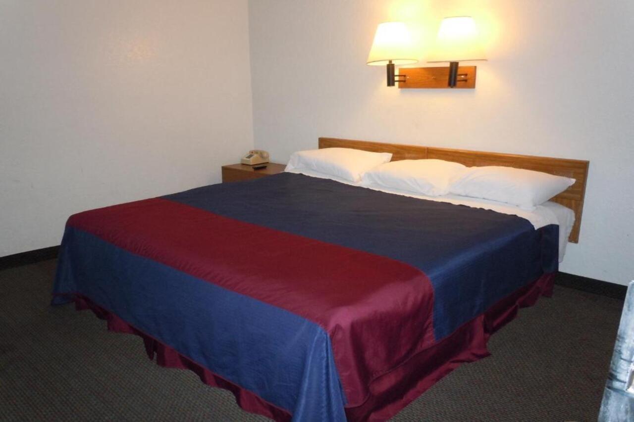 Travelodge By Wyndham Grand Rapids North Walker Exterior foto
