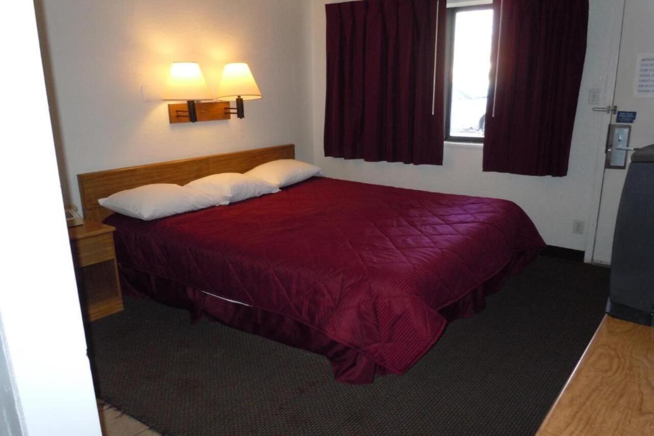 Travelodge By Wyndham Grand Rapids North Walker Exterior foto