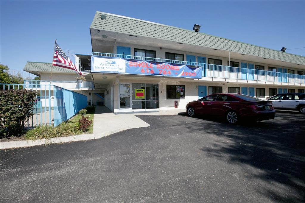Travelodge By Wyndham Grand Rapids North Walker Exterior foto