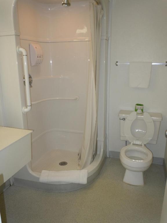 Travelodge By Wyndham Grand Rapids North Walker Habitación foto