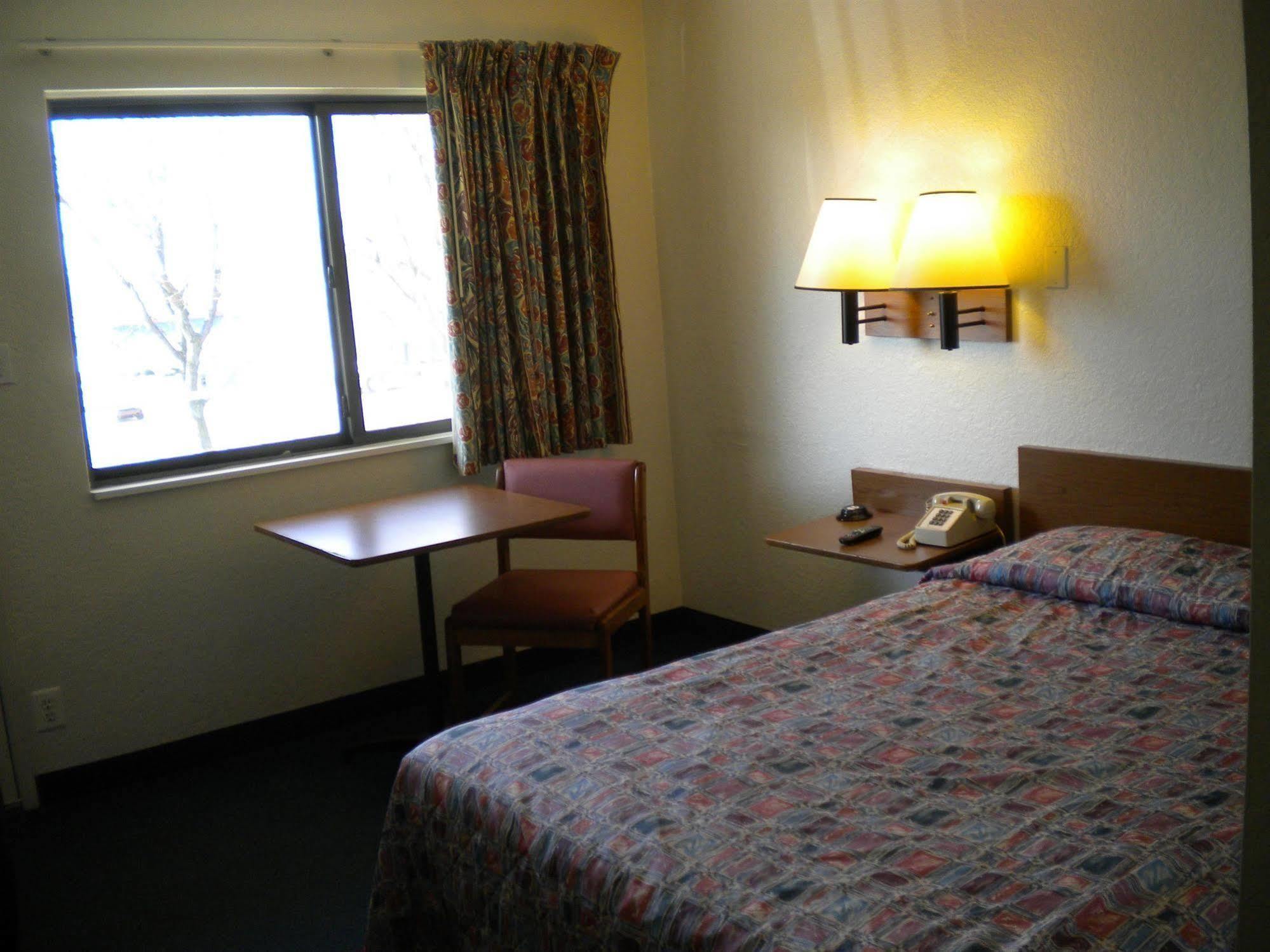Travelodge By Wyndham Grand Rapids North Walker Habitación foto
